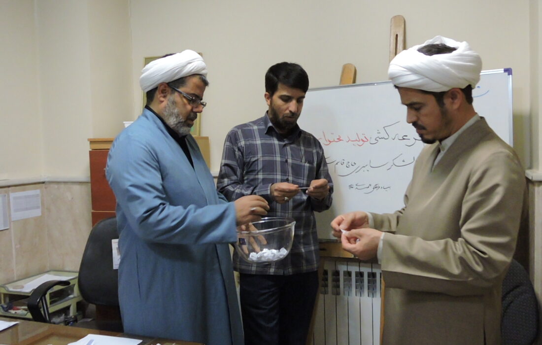 قرعه کشی افراد شرکت کرده در رزمایش تولید محتوای شهید سلیمانی ۱۳ آبان ماه ۱۴۰۰